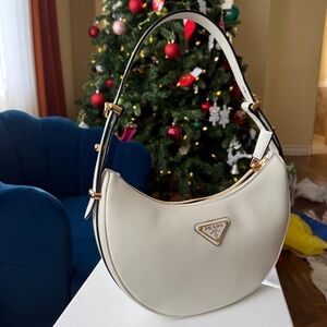 *** BRAND NEW *** PRADA BAG